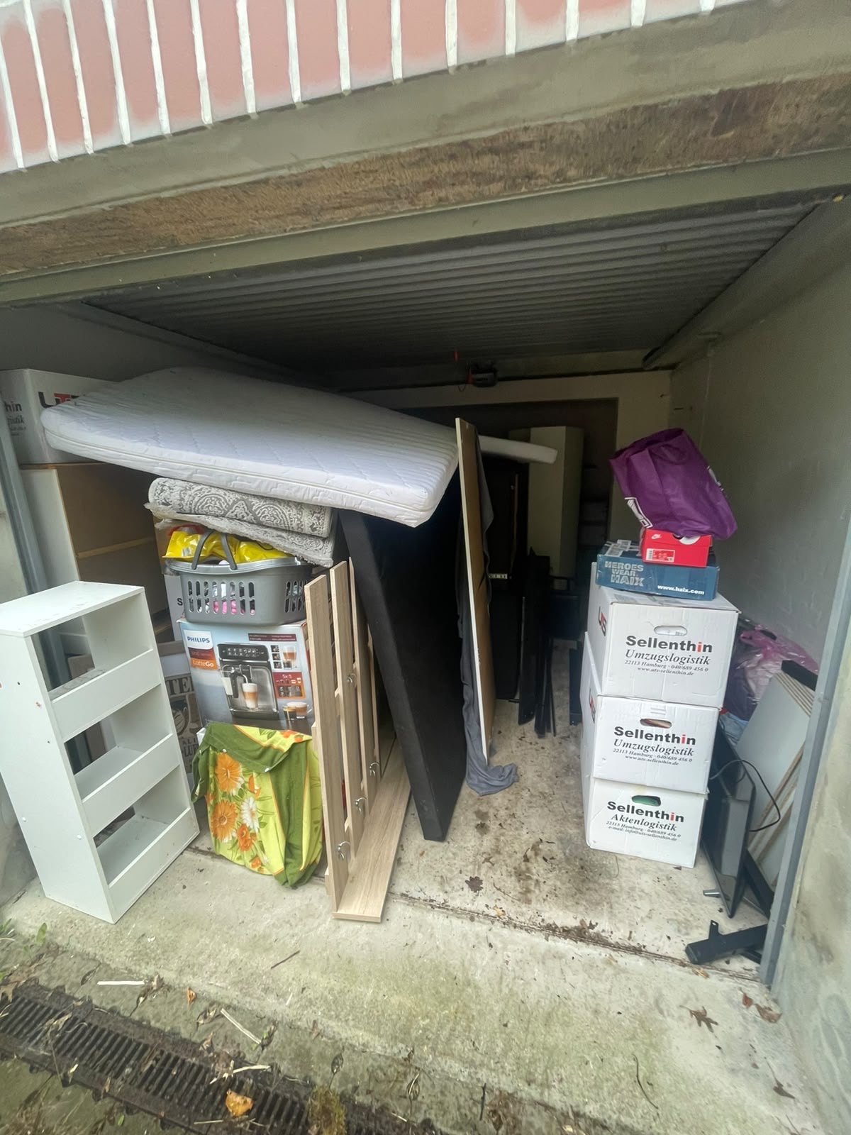Garage vor und nach der Entrümpelung – vorher